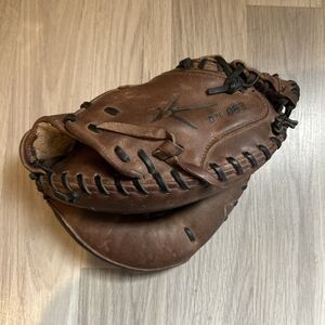Kelley DN063 Catchers Black Size 33" Glove RHT